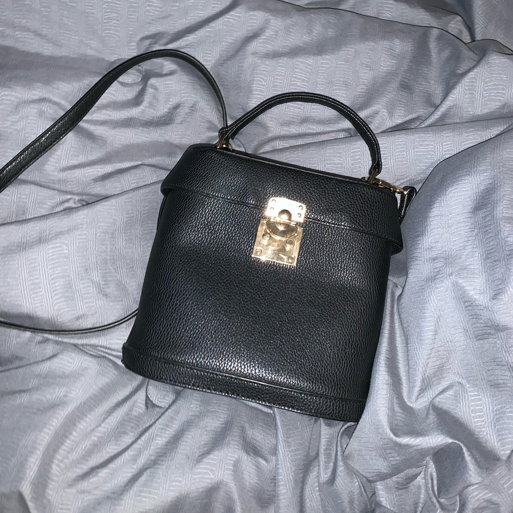 Black Crossbody bucket bag.